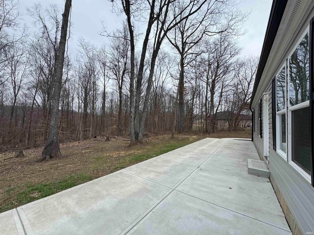 9123 E Pine Road, Bloomfield, IN 47424