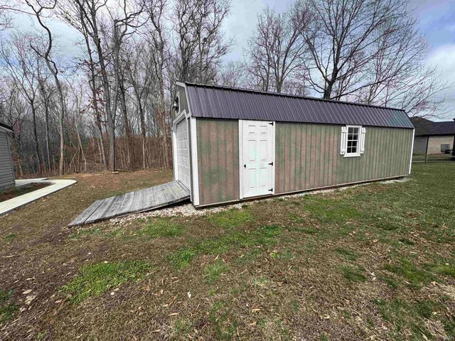 9123 E Pine Road, Bloomfield, IN 47424