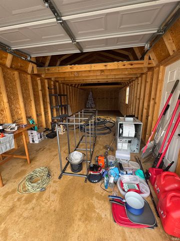 9123 E Pine Road, Bloomfield, IN 47424