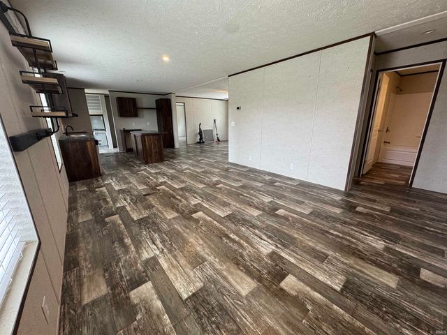 9123 E Pine Road, Bloomfield, IN 47424