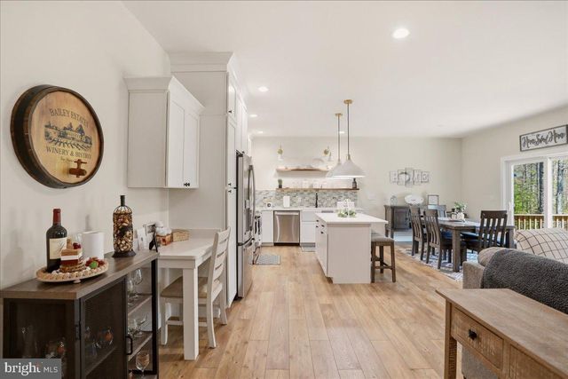 306 DOGWOOD DR, Cross Junction, VA 22625
