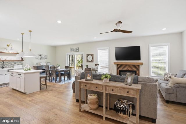 306 DOGWOOD DR, Cross Junction, VA 22625