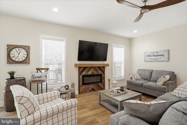 306 DOGWOOD DR, Cross Junction, VA 22625