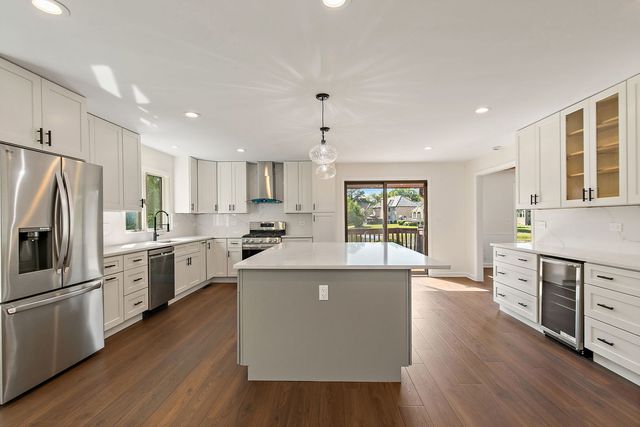 1548 Wood Creek Trail, Bartlett, IL 60103