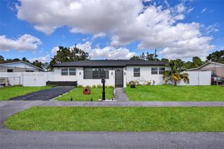 11751 SW 168th Ter, Miami, FL 33177