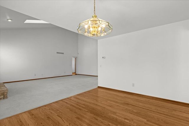 2126 Kennedy Drive, Rochester Hills, MI 48309