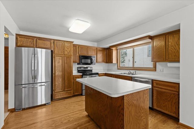 2126 Kennedy Drive, Rochester Hills, MI 48309