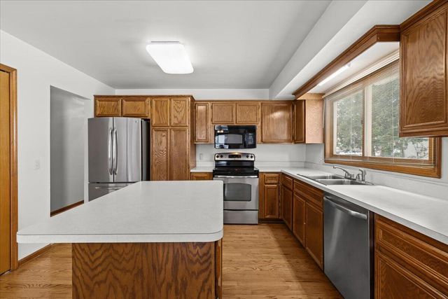 2126 Kennedy Drive, Rochester Hills, MI 48309