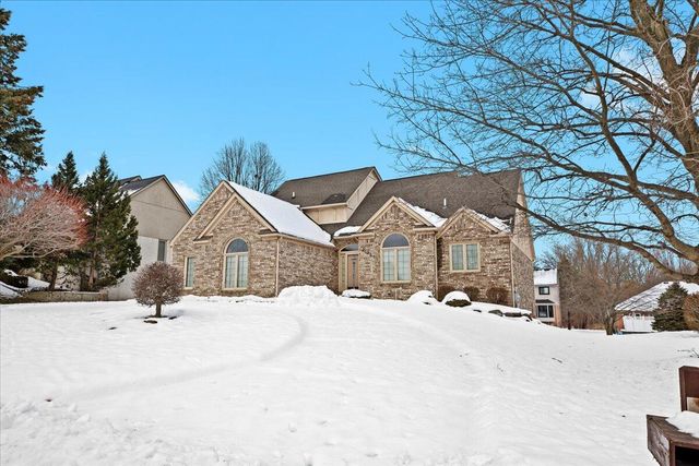 2126 Kennedy Drive, Rochester Hills, MI 48309