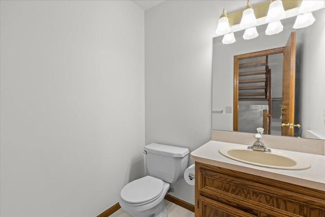 2126 Kennedy Drive, Rochester Hills, MI 48309