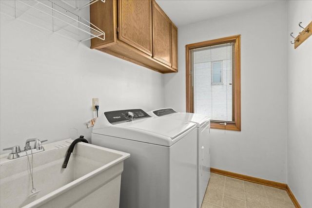 2126 Kennedy Drive, Rochester Hills, MI 48309