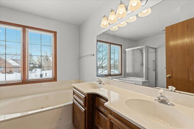 2126 Kennedy Drive, Rochester Hills, MI 48309