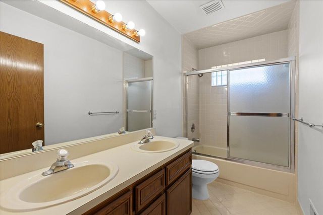 2126 Kennedy Drive, Rochester Hills, MI 48309