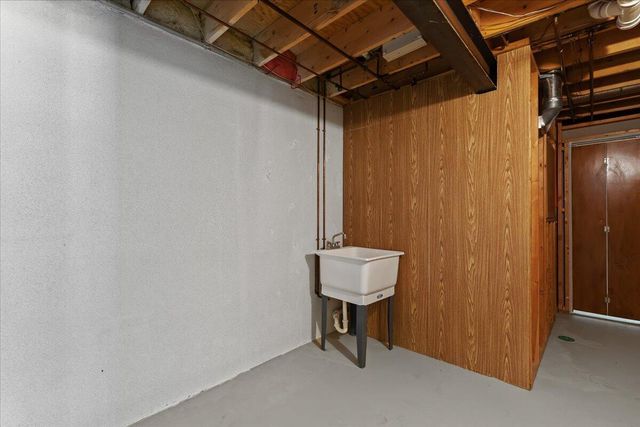 2126 Kennedy Drive, Rochester Hills, MI 48309