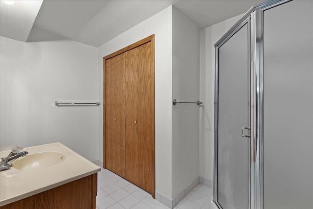 2126 Kennedy Drive, Rochester Hills, MI 48309