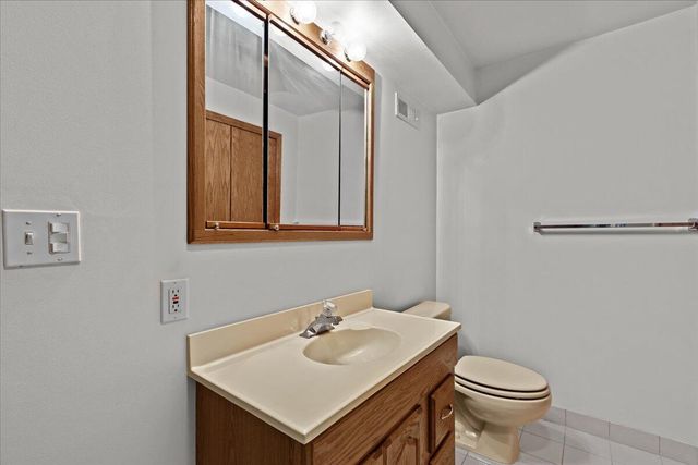 2126 Kennedy Drive, Rochester Hills, MI 48309