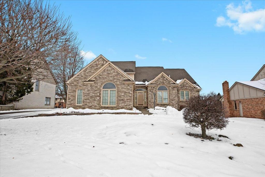 2126 Kennedy Drive, Rochester Hills, MI 48309