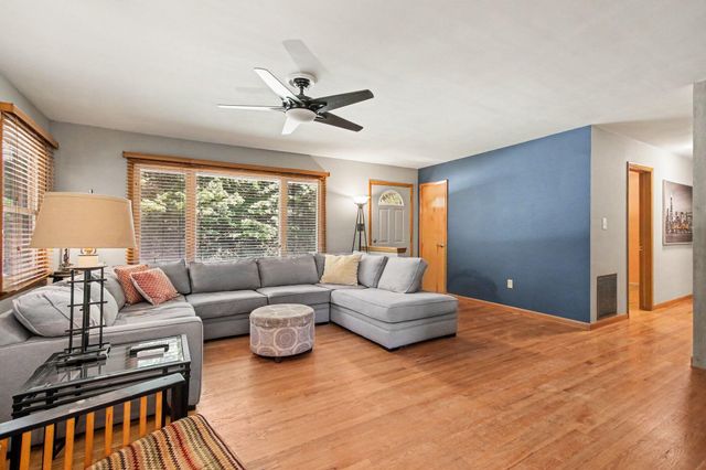 612 S Jackson Boulevard, Chesterton, IN 46304