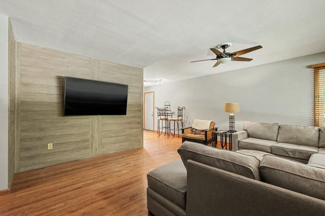612 S Jackson Boulevard, Chesterton, IN 46304