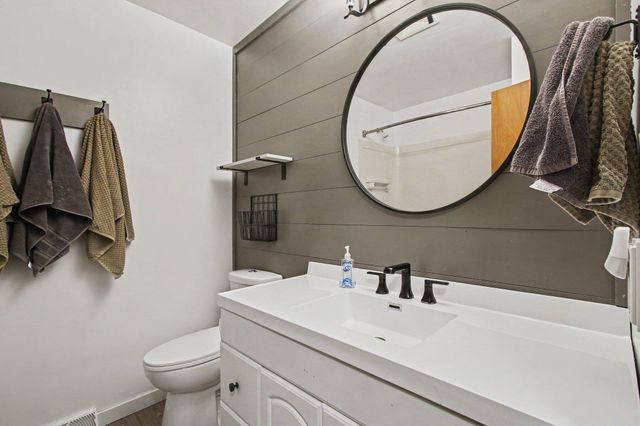 612 S Jackson Boulevard, Chesterton, IN 46304