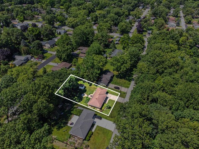 612 S Jackson Boulevard, Chesterton, IN 46304