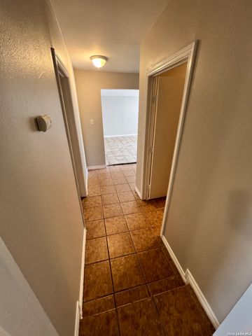 319 Harding Pl Unit 2, San Antonio, TX 78203