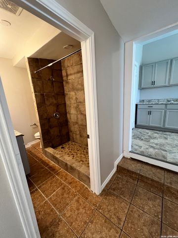 319 Harding Pl Unit 2, San Antonio, TX 78203