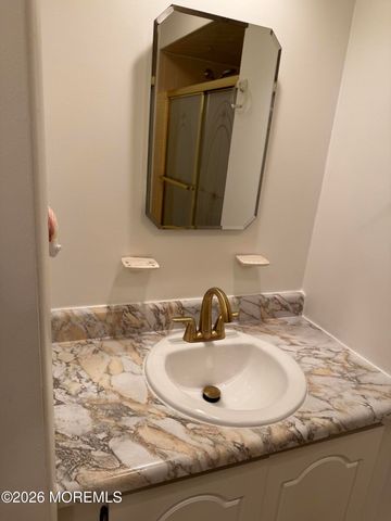 134 Amberly Drive E, Manalapan, NJ 07726