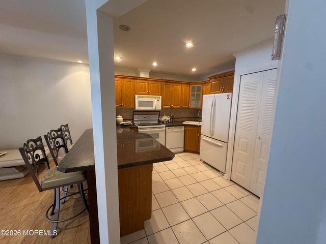134 Amberly Drive E, Manalapan, NJ 07726
