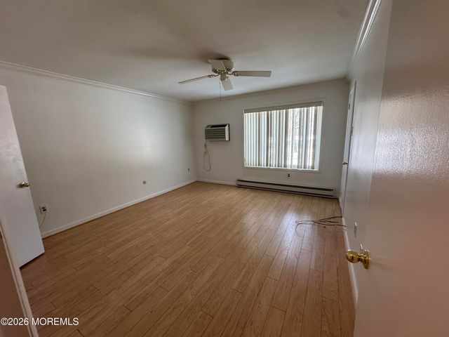 134 Amberly Drive E, Manalapan, NJ 07726