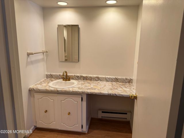 134 Amberly Drive E, Manalapan, NJ 07726