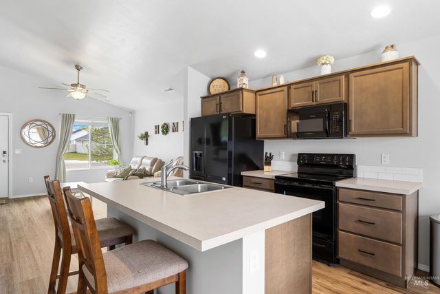 12822 Carkhill St, Caldwell, ID 83607