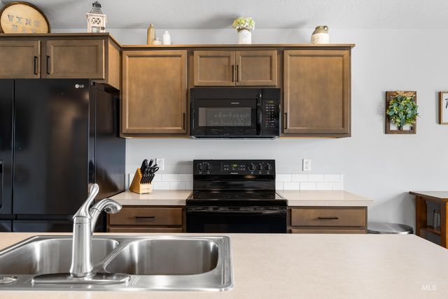 12822 Carkhill St, Caldwell, ID 83607