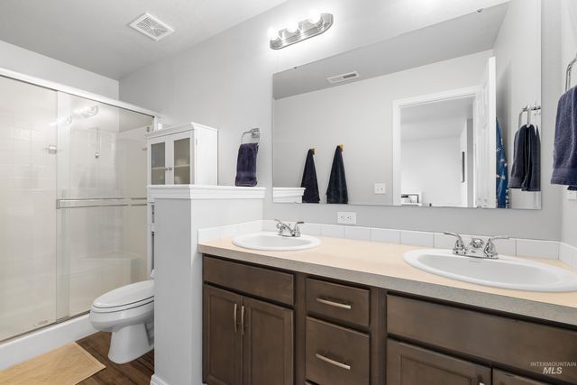 12822 Carkhill St, Caldwell, ID 83607