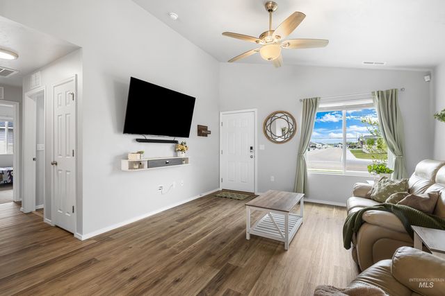 12822 Carkhill St, Caldwell, ID 83607
