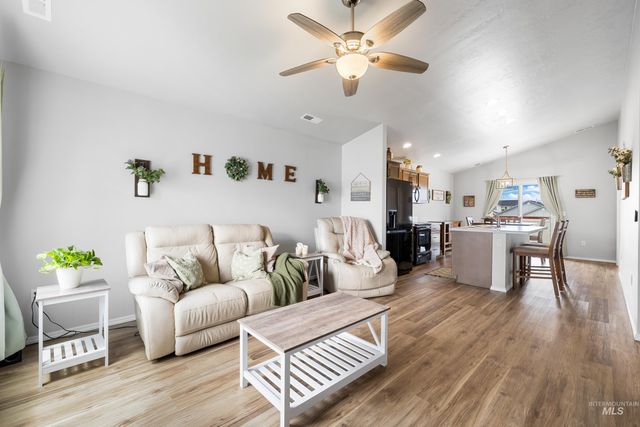 12822 Carkhill St, Caldwell, ID 83607