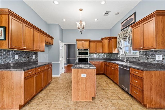 235 FAIROAKS DR, Oakland, TN 38060