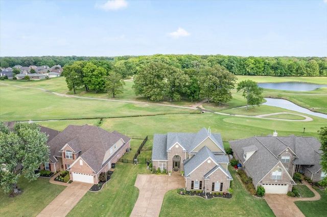 235 FAIROAKS DR, Oakland, TN 38060