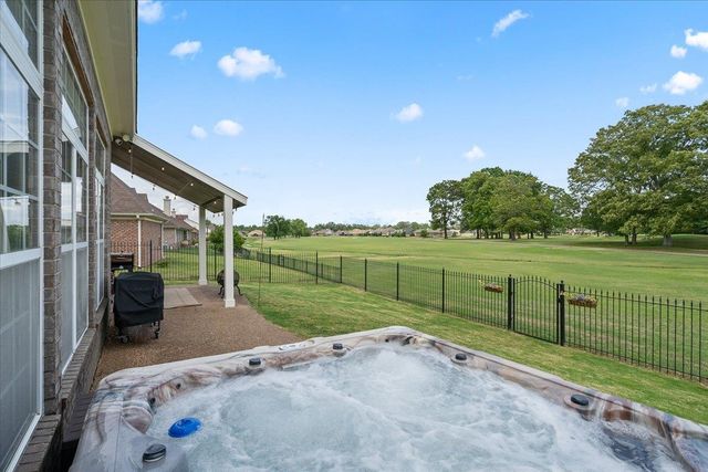 235 FAIROAKS DR, Oakland, TN 38060