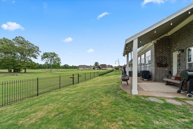 235 FAIROAKS DR, Oakland, TN 38060