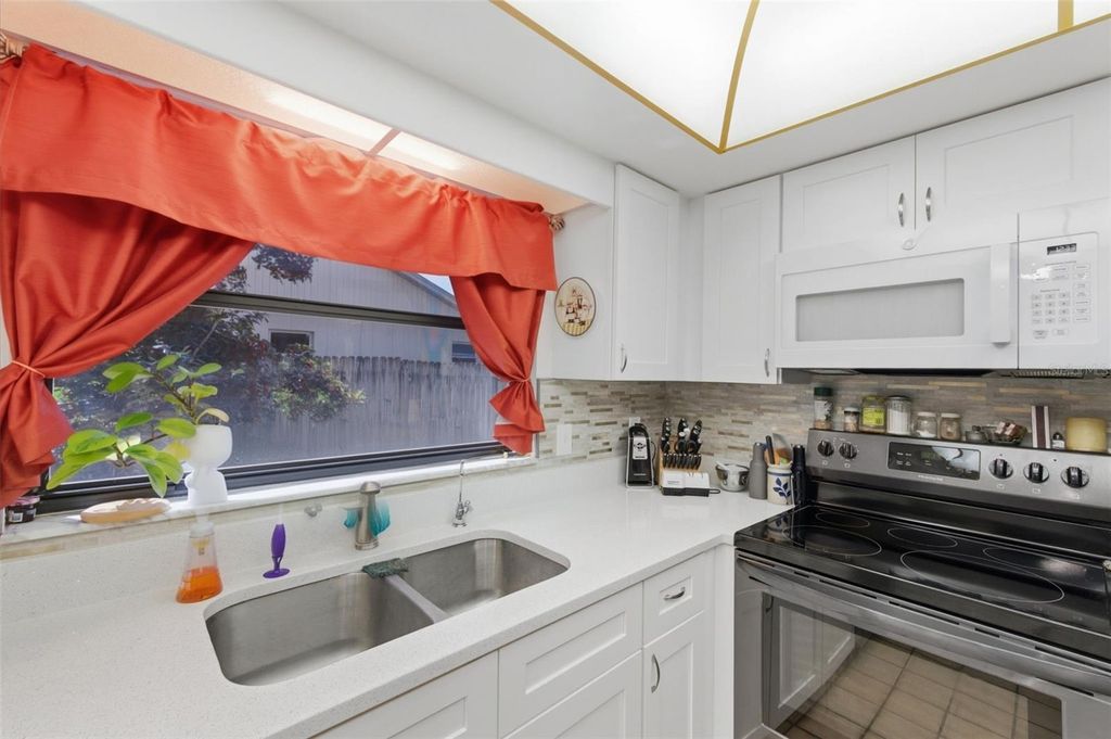 Image 24 of property listing at 1102 SPRINGTIME DRIVE, Holiday, FL 34691