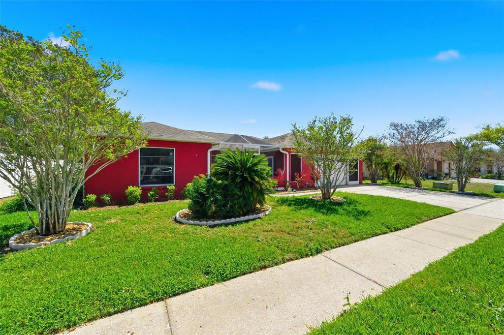 Image 5 of property listing at 1102 SPRINGTIME DRIVE, Holiday, FL 34691