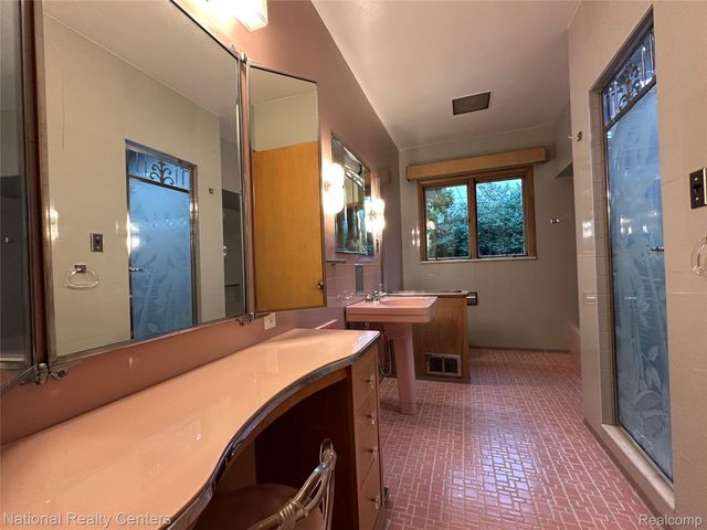 821 Pemberton Road, Grosse Pointe Park, MI 48230