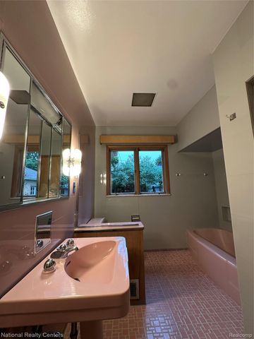 821 Pemberton Road, Grosse Pointe Park, MI 48230