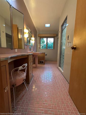 821 Pemberton Road, Grosse Pointe Park, MI 48230