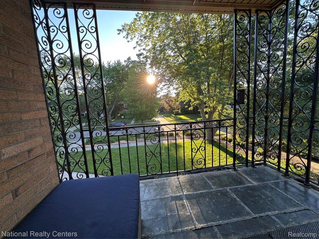 821 Pemberton Road, Grosse Pointe Park, MI 48230