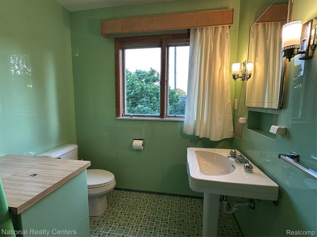 821 Pemberton Road, Grosse Pointe Park, MI 48230