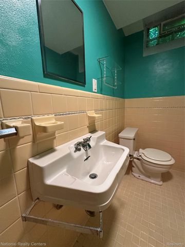 821 Pemberton Road, Grosse Pointe Park, MI 48230