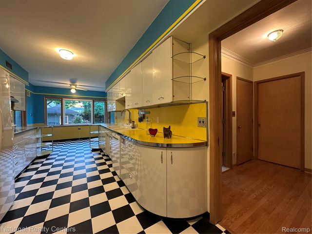 821 Pemberton Road, Grosse Pointe Park, MI 48230