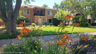 821 Pemberton Road, Grosse Pointe Park, MI 48230